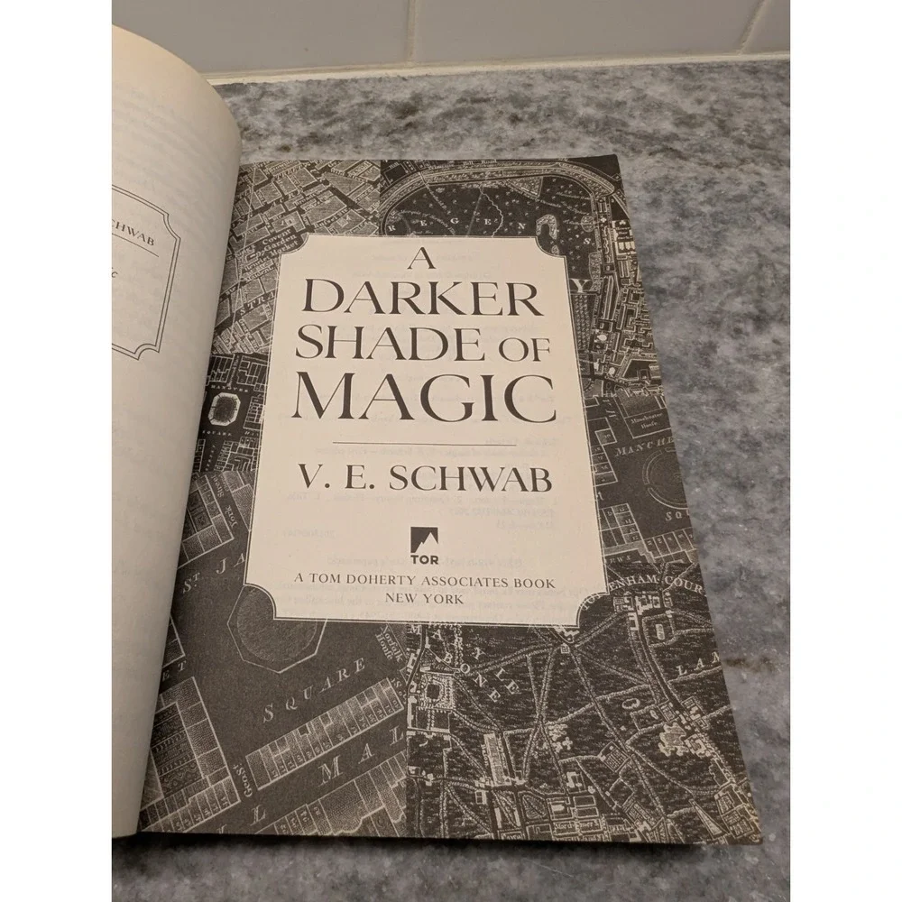 A Darker Shade Of Magic V.E.‎ Schwab Paperback